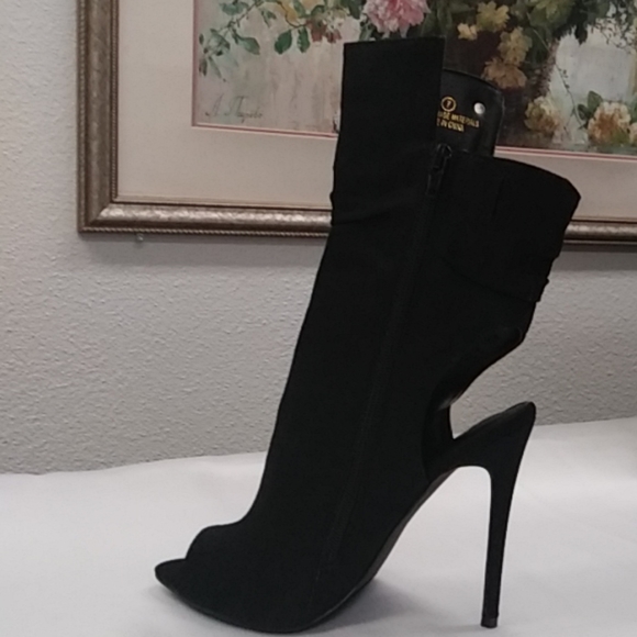 High Heel Bootie Shoes - Picture 4 of 5